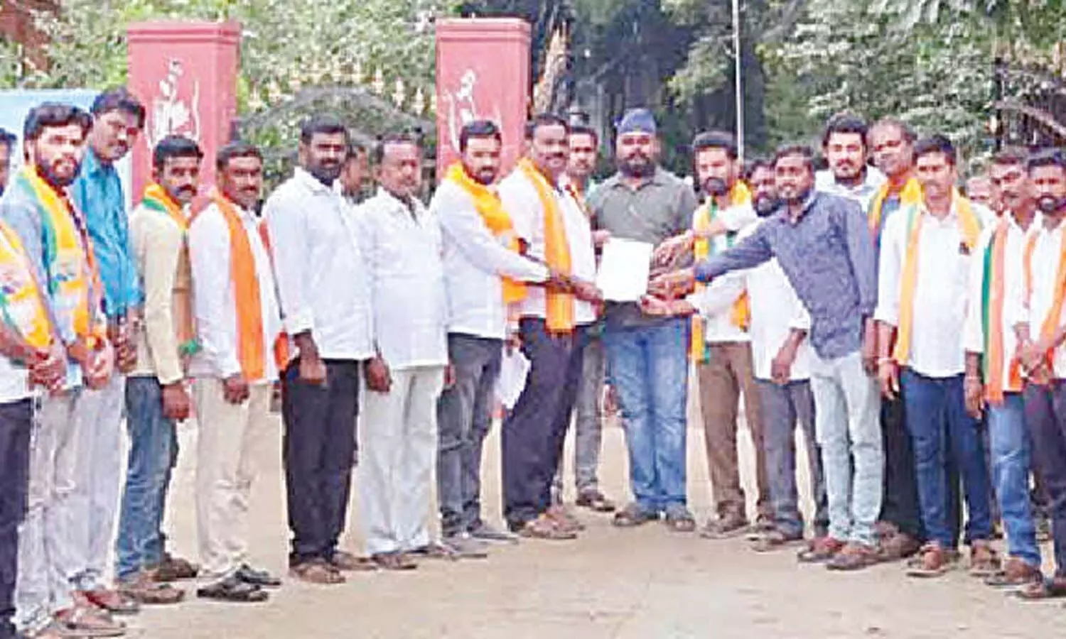 BJP Kisan Morcha seeks urgent relief for Choppadandi farmers BJP Kisan Morcha seeks urgent relief for Choppadandi farmers