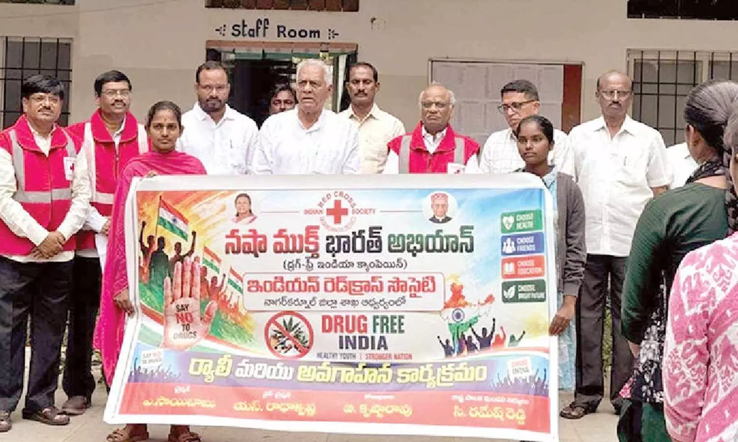 MLC Damodar Reddy administers anti-drug pledge to students in Nagarkurnool on Wednesday MLC Damodar Reddy administers anti-drug pledge to students in Nagarkurnool on Wednesday