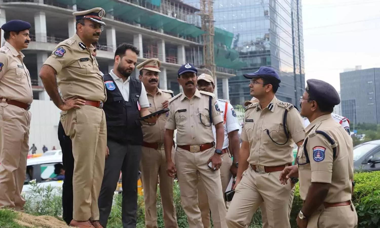 Cyberabad Traffic Police plans one-way loop to ease traffic at IT corridor Cyberabad Traffic Police plans one-way loop to ease traffic at IT corridor