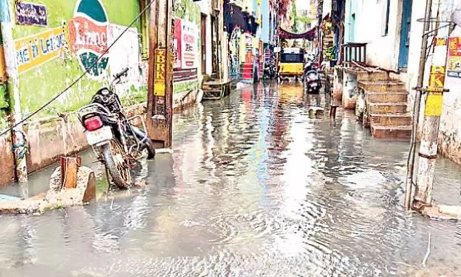 Streets inundated in the Alcot Gardens area of Rajamahendravaram Streets inundated in the Alcot Gardens area of Rajamahendravaram