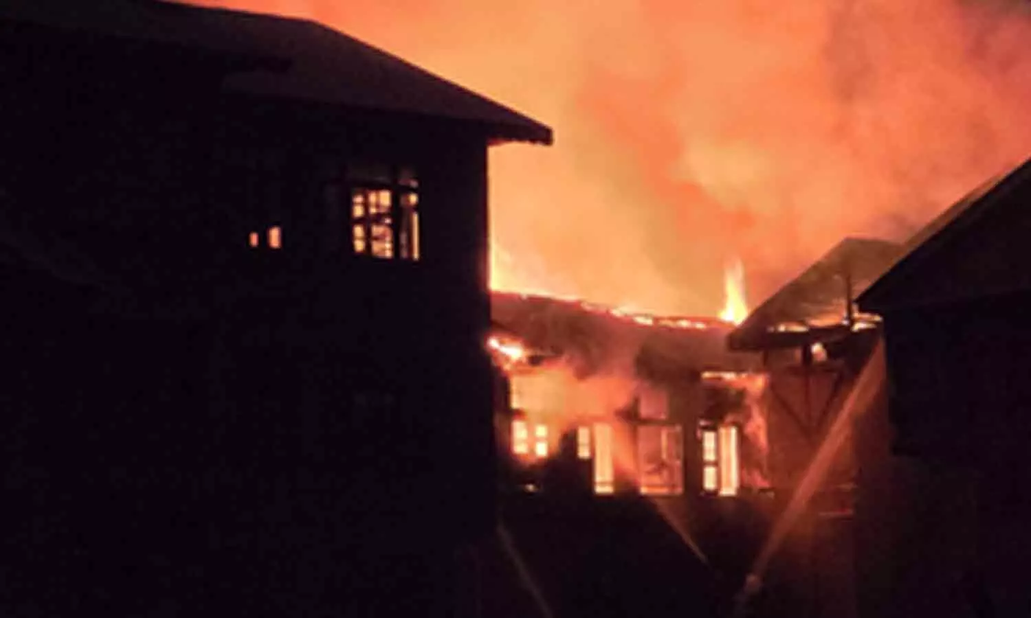 Delhi: Fire breaks out in Jahangirpuri house, firefighter injured in cylinder blast Delhi: Fire breaks out in Jahangirpuri house, firefighter injured in cylinder blast