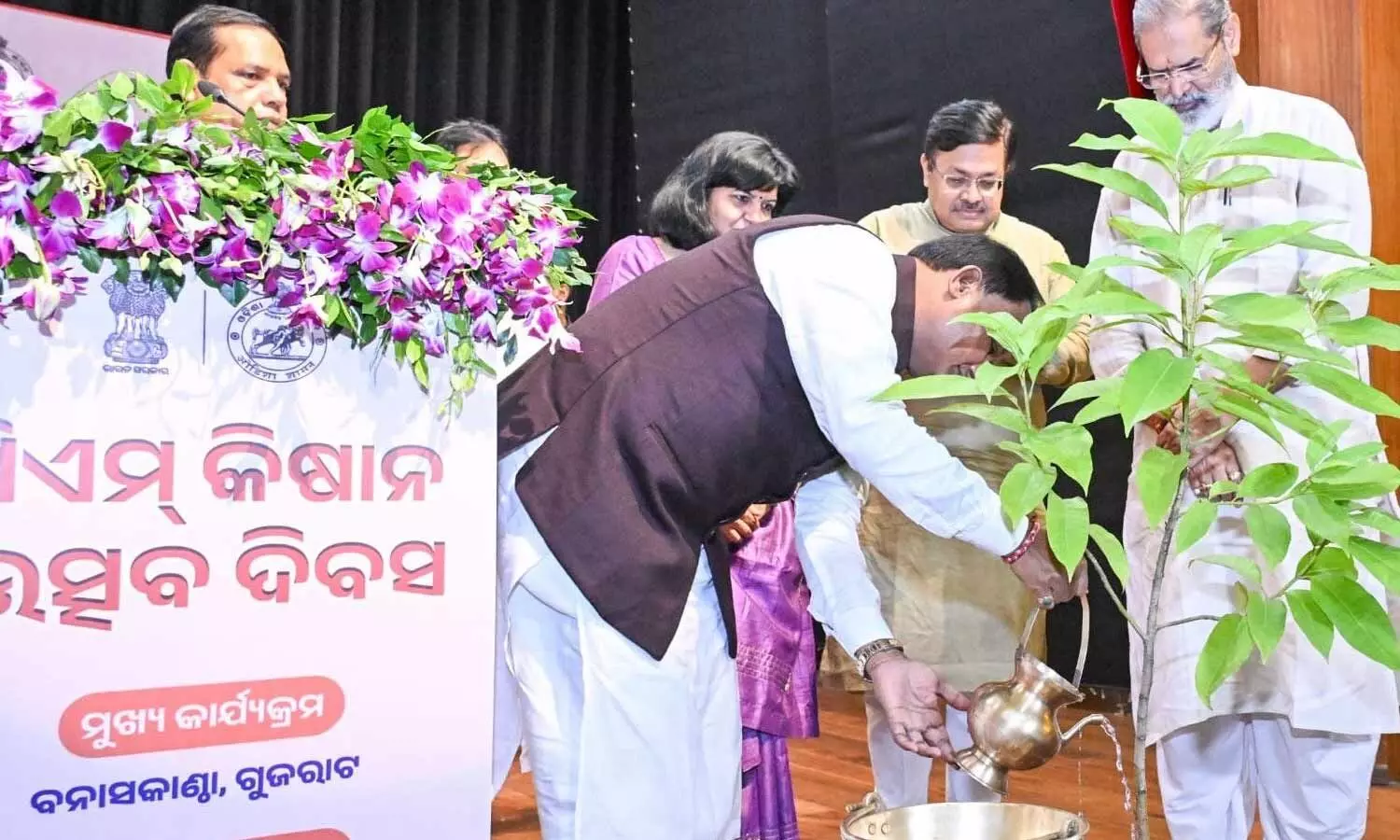 PM disburses Rs 3K cr to 35L farmers PM disburses Rs 3K cr to 35L farmers