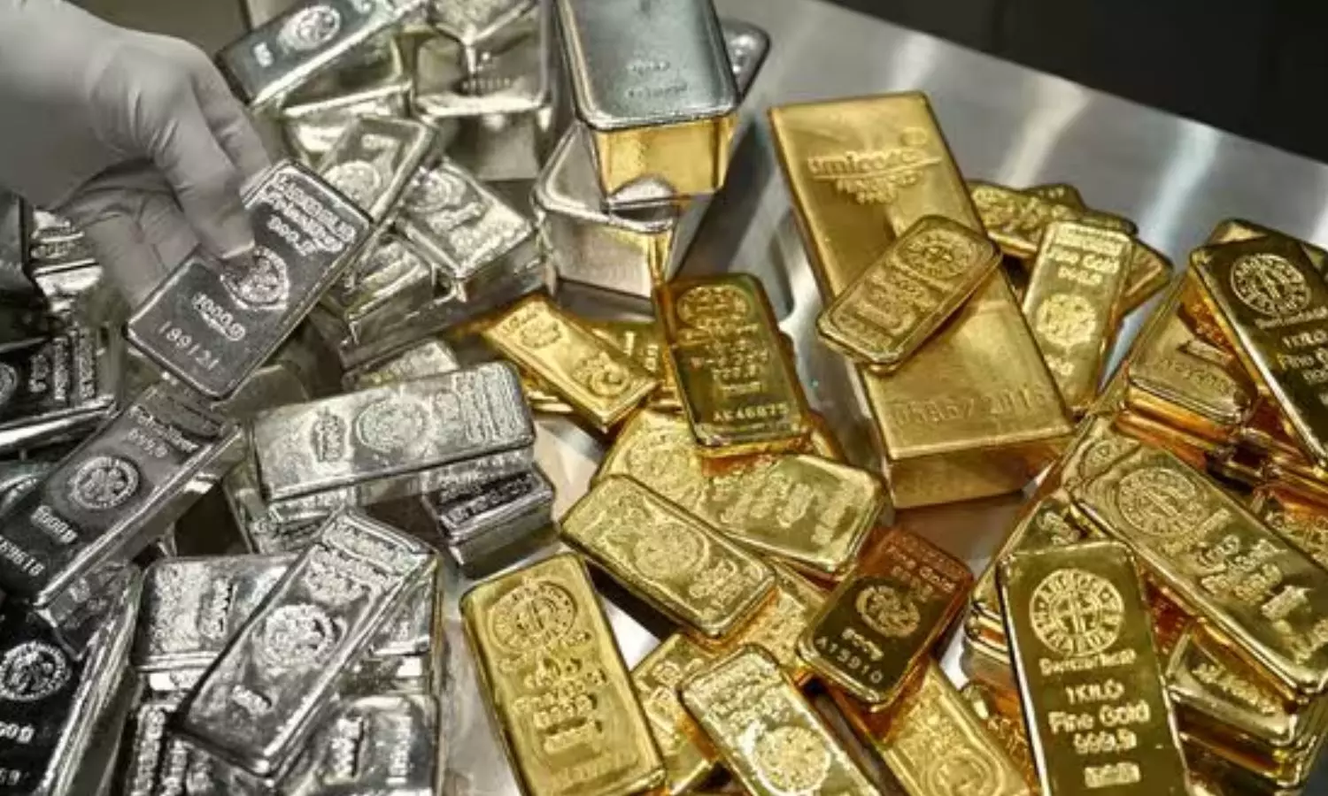 Gold and silver rates slashes today, 31 Oct in Delhi, Mumbai, check gold prices of 18K, 22K, 24K Gold and silver rates slashes today, 31 Oct in Delhi, Mumbai, check gold prices of 18K, 22K, 24K