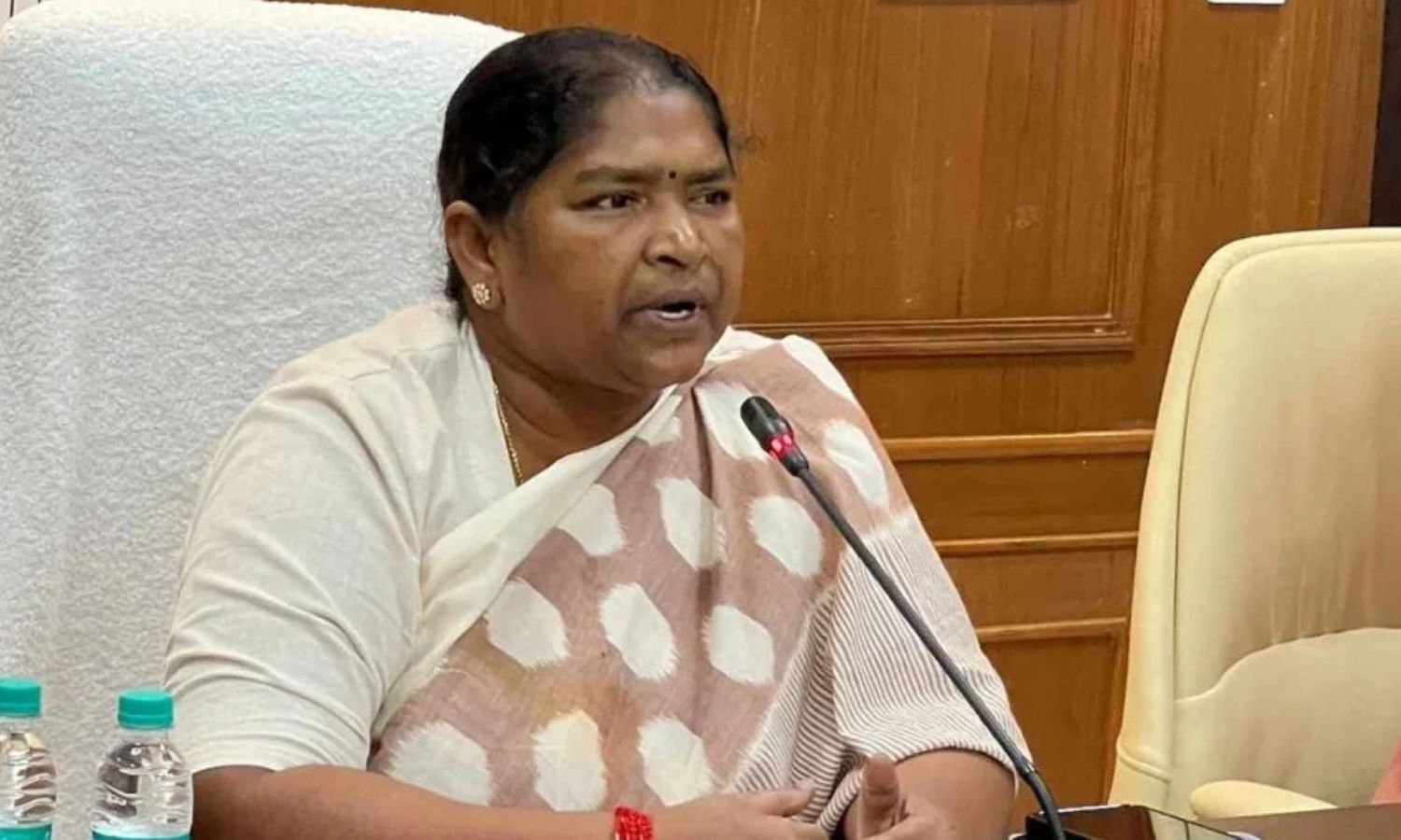 Minister Seethakka announced funds for alternative drinking water facility amid El Nino