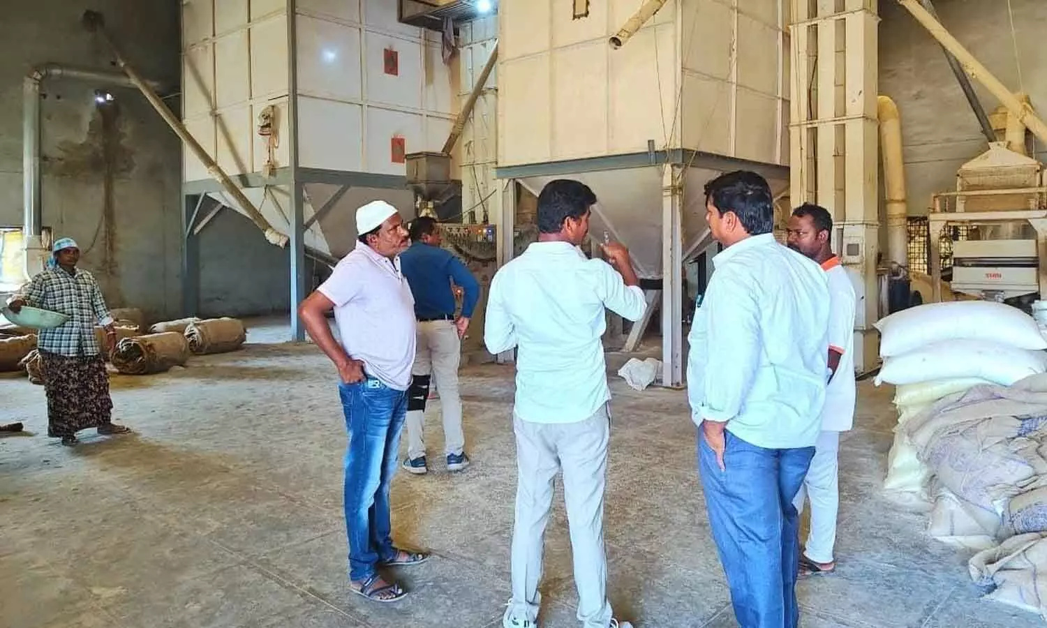 Enforcement and Vigilance officials conducting inspections Enforcement and Vigilance officials conducting inspections