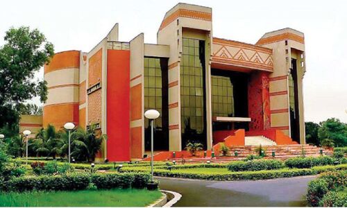 IIM-C chief urges women to aim high and be what they want to