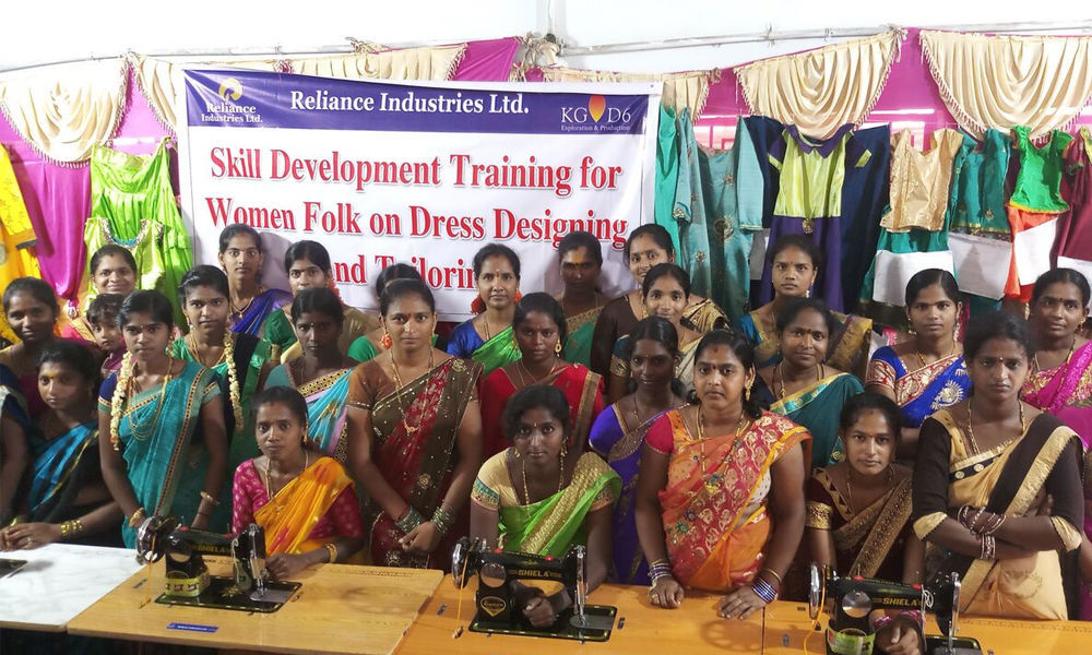 RIL distributes sewing machines in Tallarevu mandal