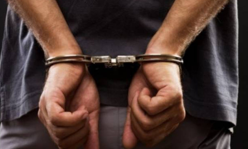 35-yr-old nabbed for duping bizman of 1.6 crore