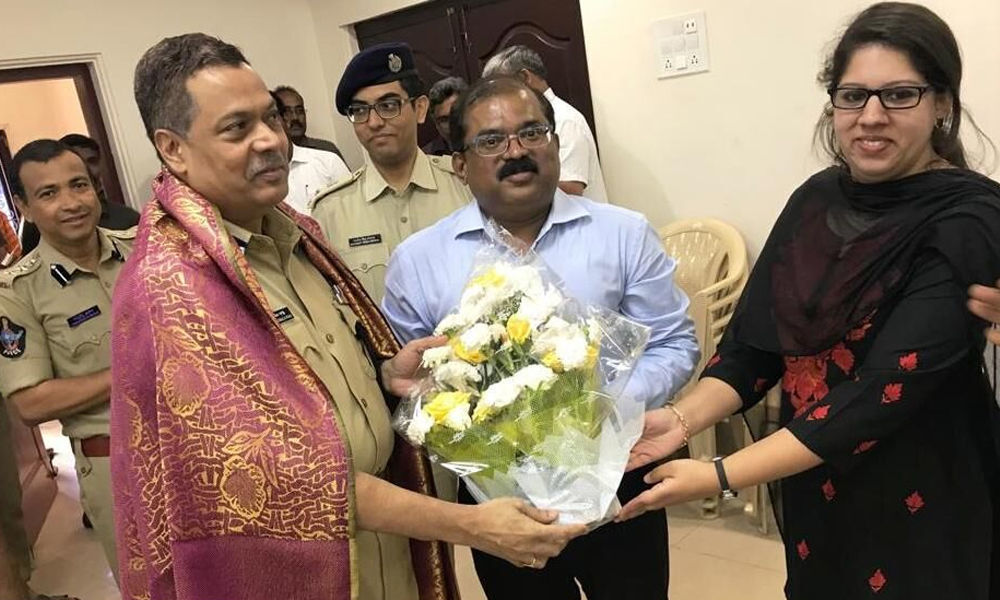 Collector Md Imitaz, JC Krithika greet new ADGP Dwaraka Tirumala Rao in Vijayawada