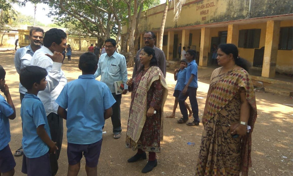 VE officials assess midday meal service in Guntur district
