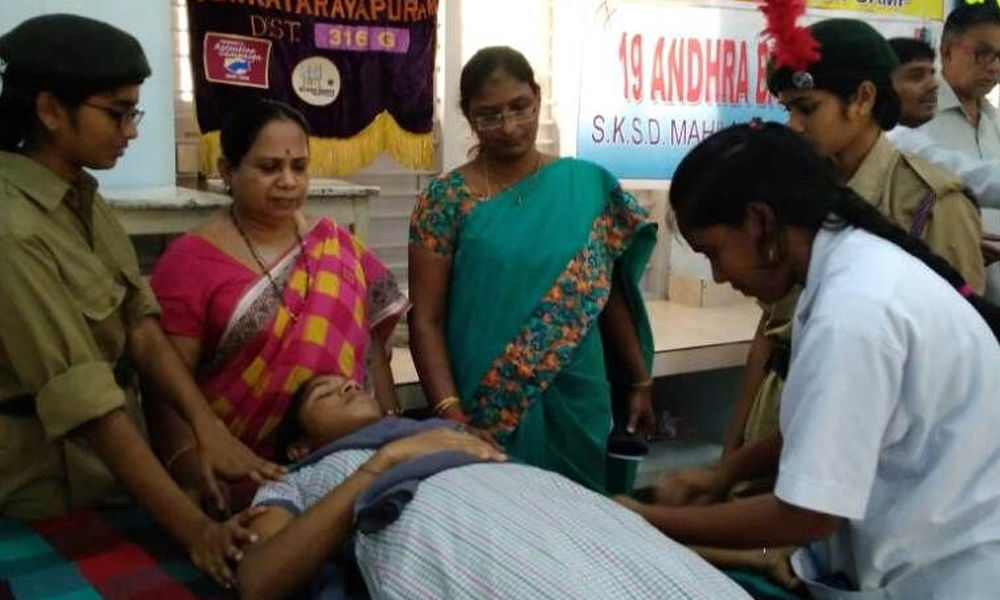 SKSD students donate blood in Tanuku
