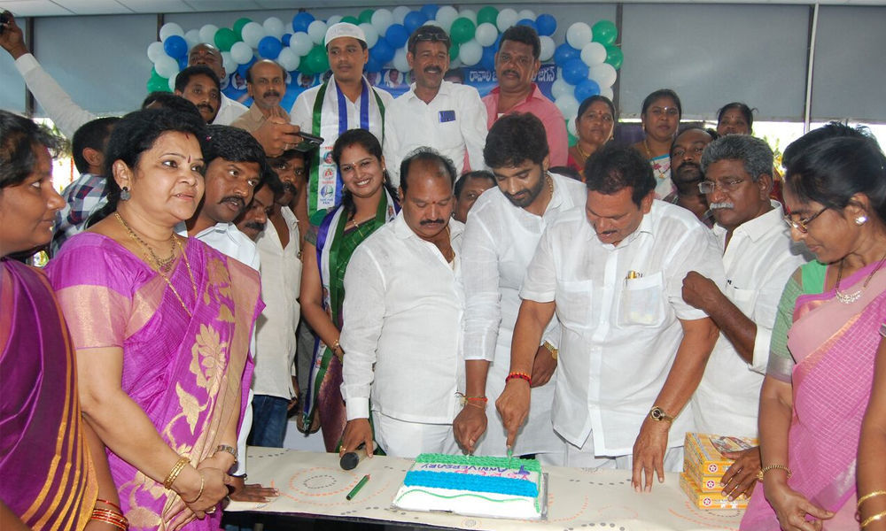 YSRCP celebrates Foundation Day in Rajamahendravaram