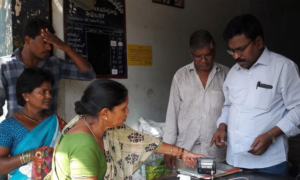 ASO P Suresh inspects method of rationing in Kakinada