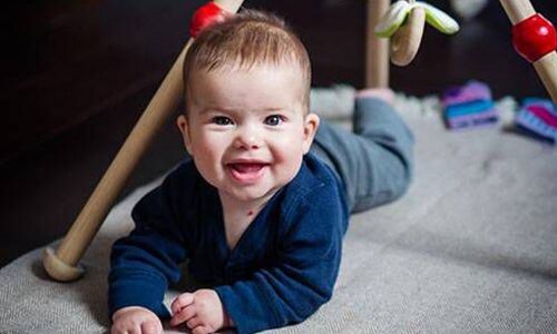 Infants can judge friends, strangers by laughter