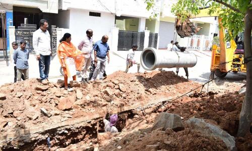 Corporator inspects drainage work