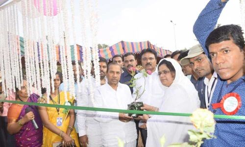 Manik Rao opens Food & Craft Mela
