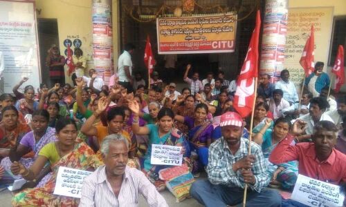 Construction workers seek succour from govt