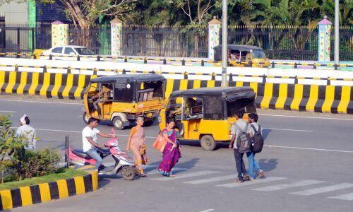 Autos preferred mode for ferrying liquor