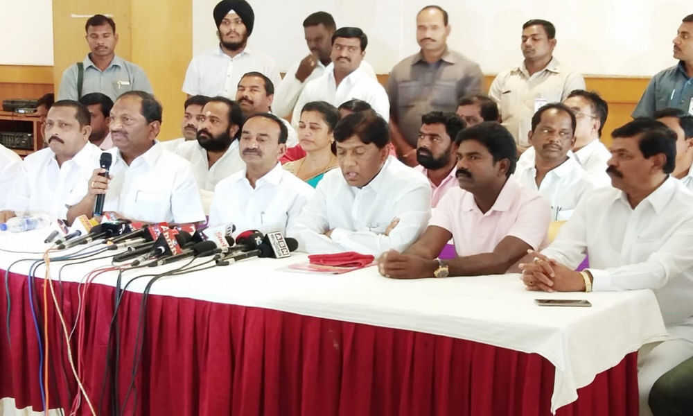 TRS cadre told to work hard for winning 16 LS seats
