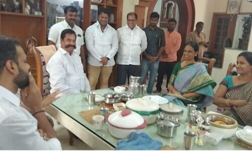 Sabitha Indra Reddy meets TRS leader Teegala Krishna Reddy