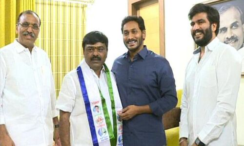 Nandikotkur TDP leader joins YSRCP