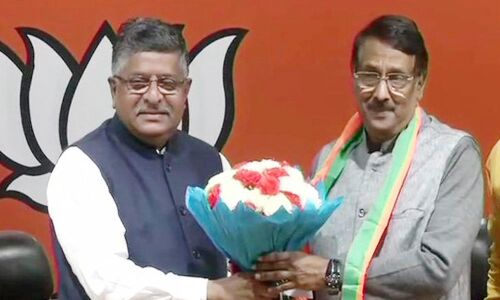 Sonia Gandhi aide Tom Vadakkan joins BJP