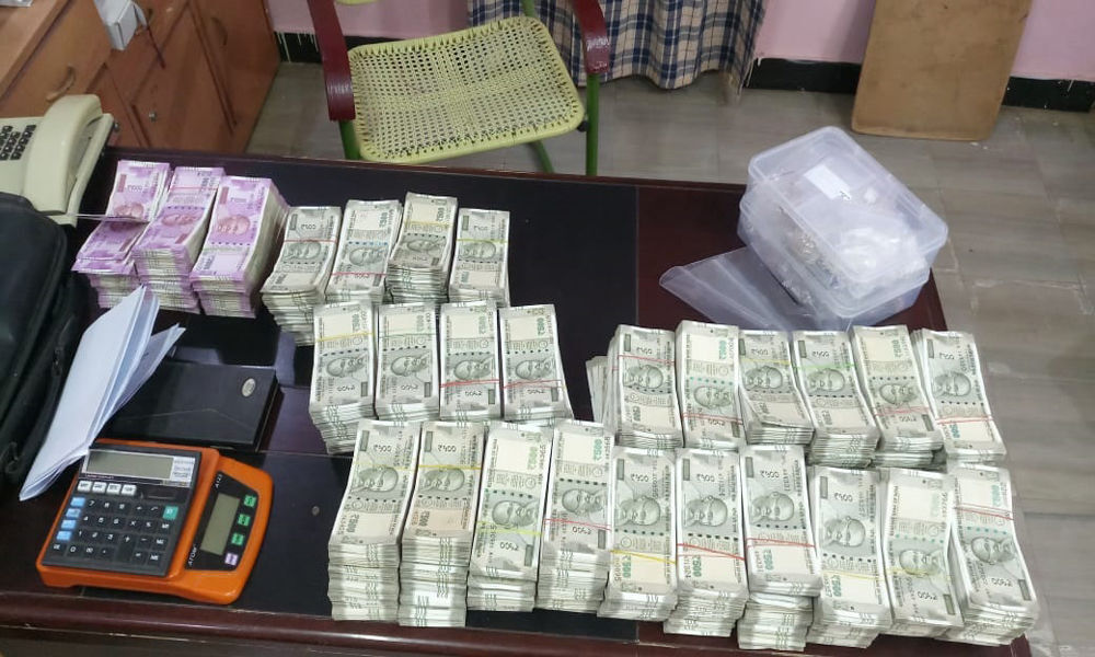 5.4 lakh cash seized