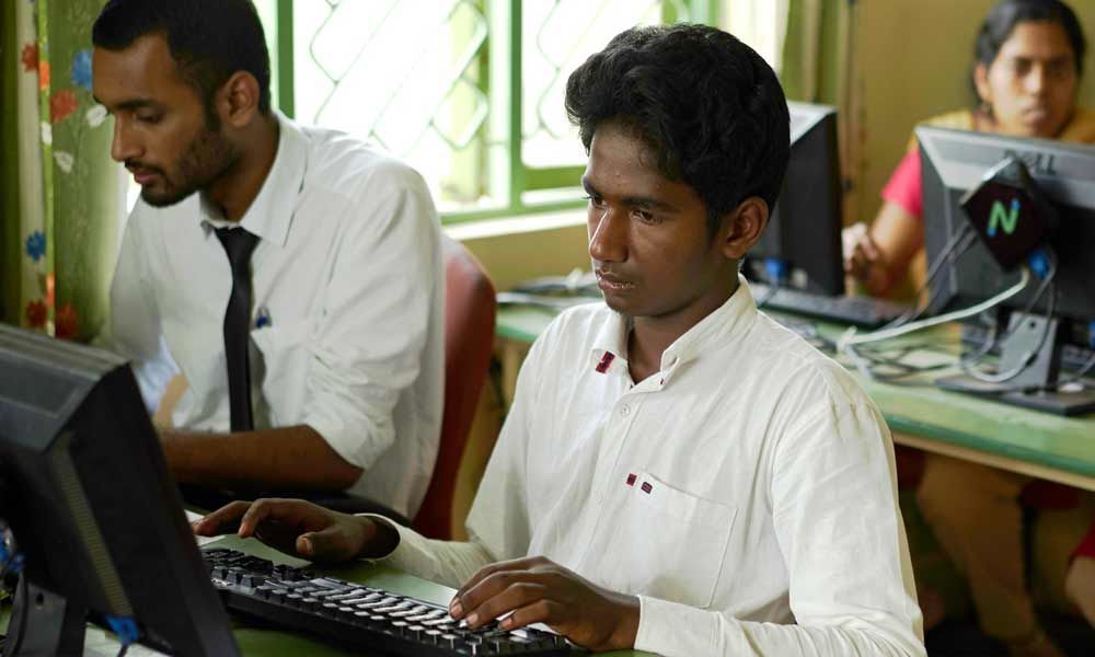 Software courses for unemployed B. Tech Students