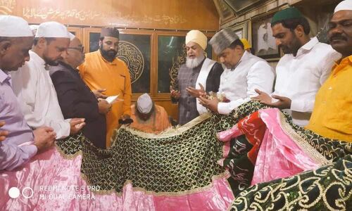Chader from govt  forAjmer Shareef Dargah