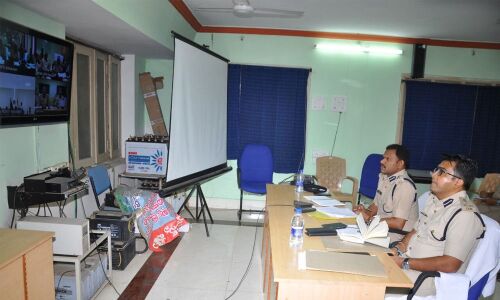 30 kg gold, 1.5 cr cash seized in Eluru