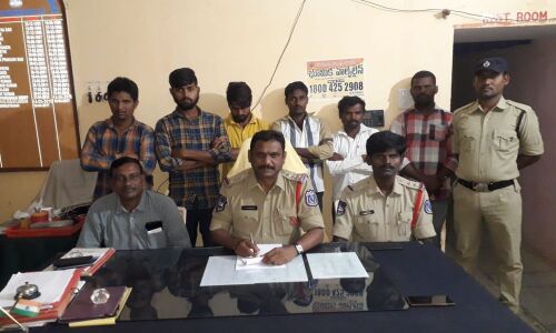 10 persons held for attacking cops