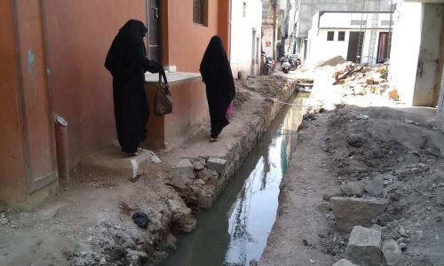 Dug-up road poses risk to pedestrians