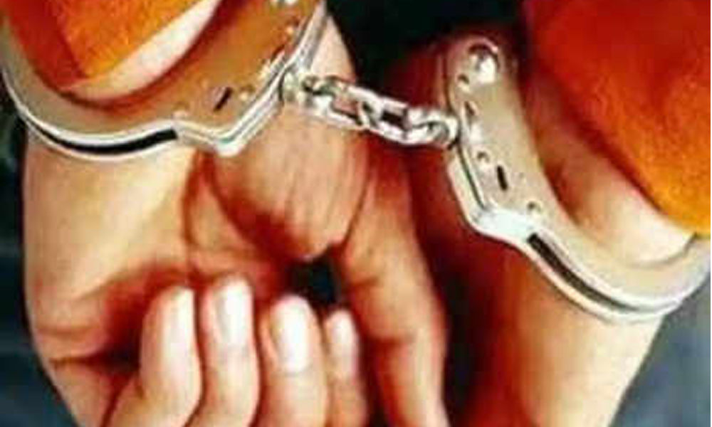 8 held for mobile snatching in Hyderabad