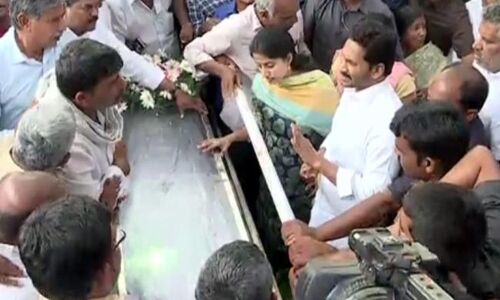 YS Jagan starts to Idupulapaya