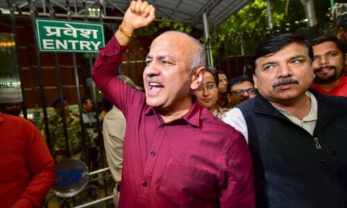 AAP, BJP clash over Delhi Police raids on call centres