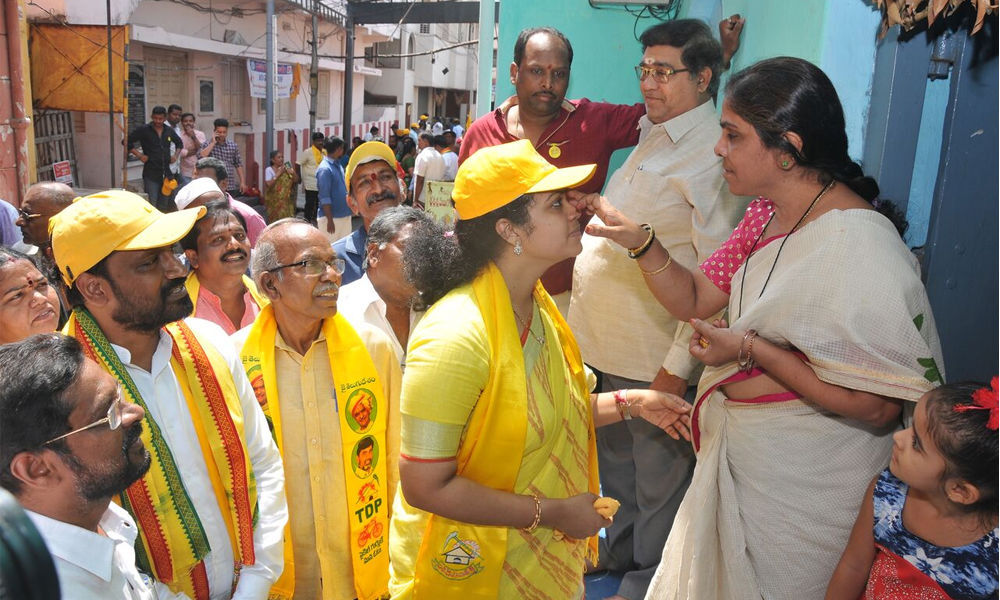 Bhavani takes part in election campaign in Rajamahendravaram