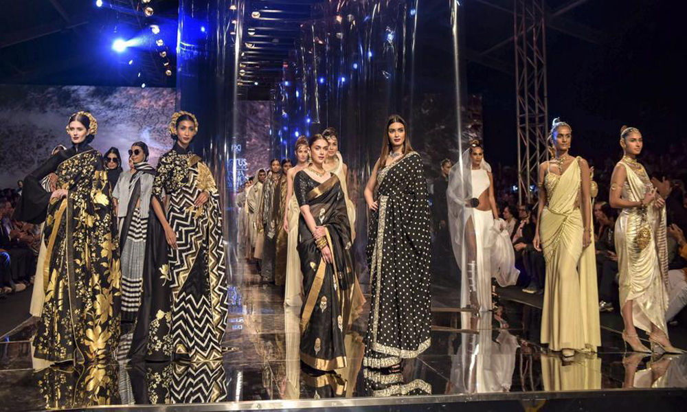 Lotus Make-Up India Fashion Week celebrates saris multiplicity