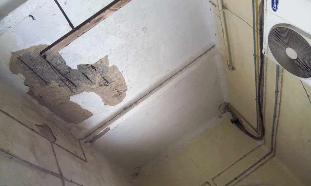 Ceiling parts fall in Supt peshi at Osmania General Hospital
