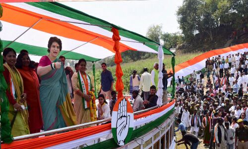 Priyanka begins her Ganga Yatra to Varanasi