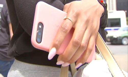 3 held for snatching cell phones