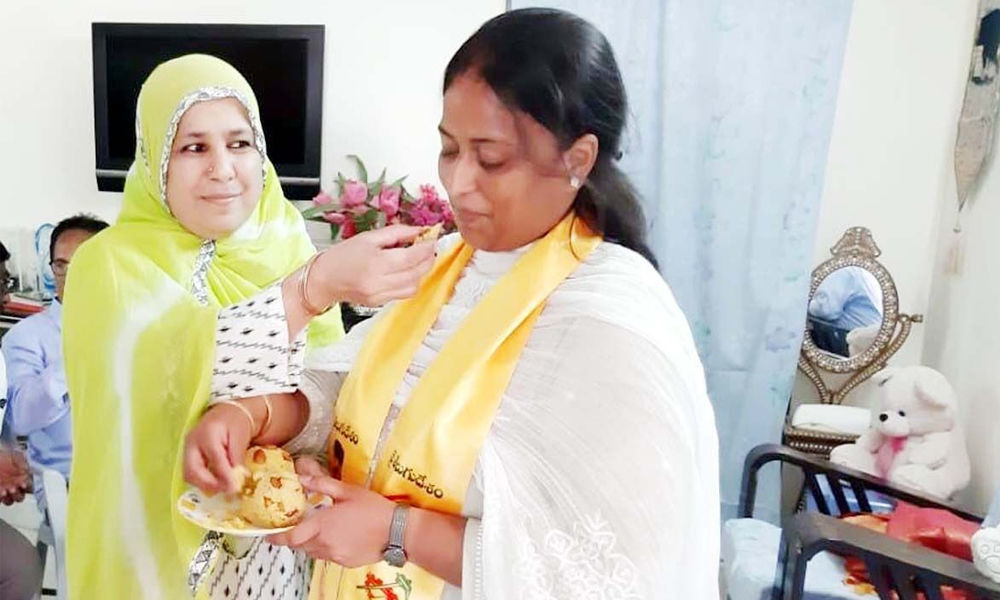 Former Mayor Mallika Begum offers sweets to Khatoon