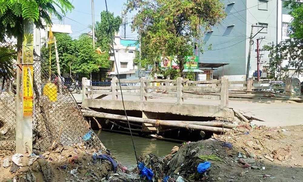 Nalas pose serious threat to commuters in Nacharan
