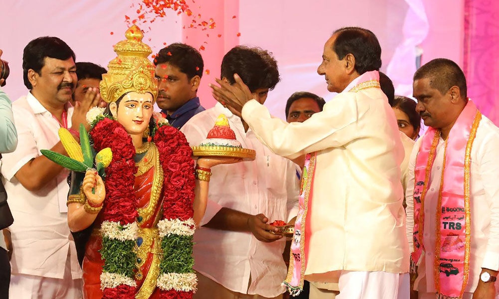 KCR tears into BJP on temple row