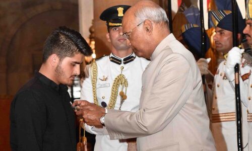 16-year-old from Kashmir gets Shaurya Chakra for fighting militants who attacked his house