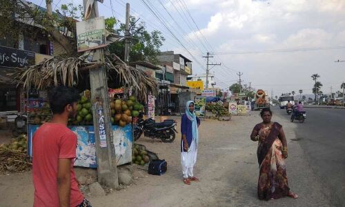 Commuters forced to face scorching sun