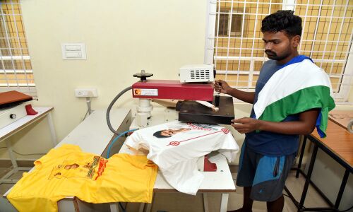 Poll material traders gear up for big bonanza