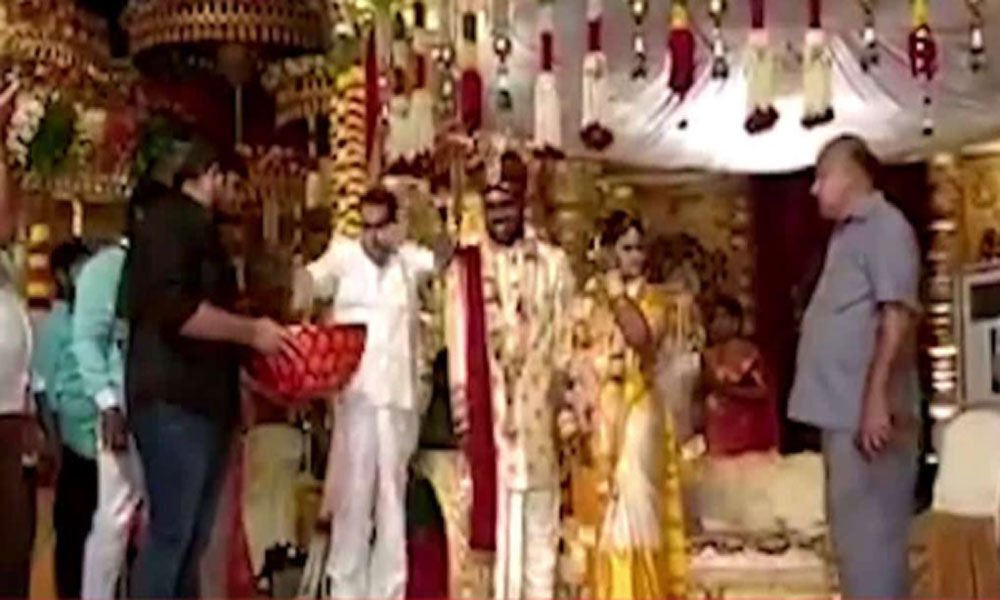 Lakhs of rupees showered on newly-wed couple in Hyderabad