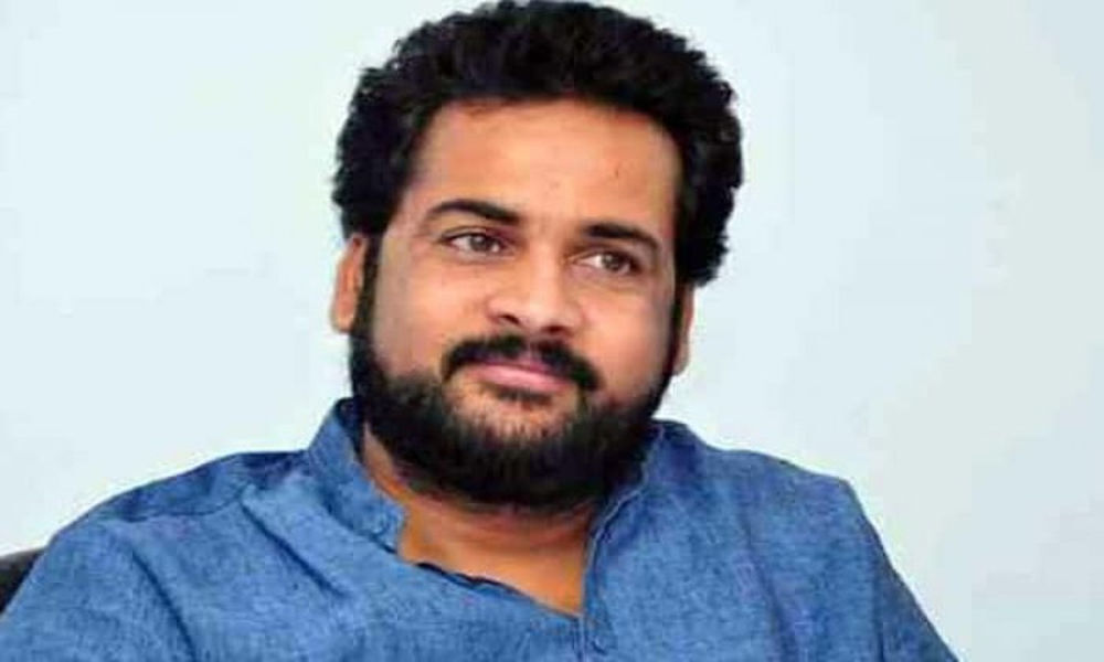 Actor Sivaji predicts TDP victory in AP Assembly polls