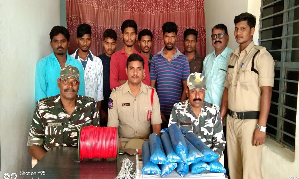 7 Maoist couriers held