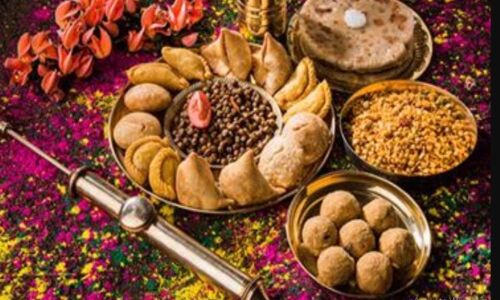 The best Savouries for the Colourful Festival-Holi Ayi Re!